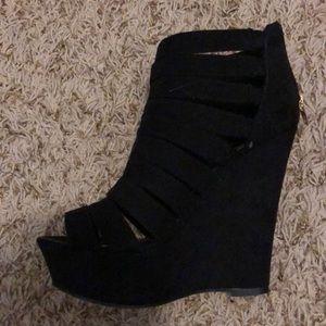Madden Girl Black Wedges